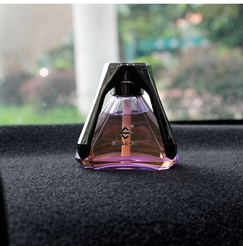 汽车香水座式车载香水液体车内摆件车用香薰创意个性持久淡香香氛-阿