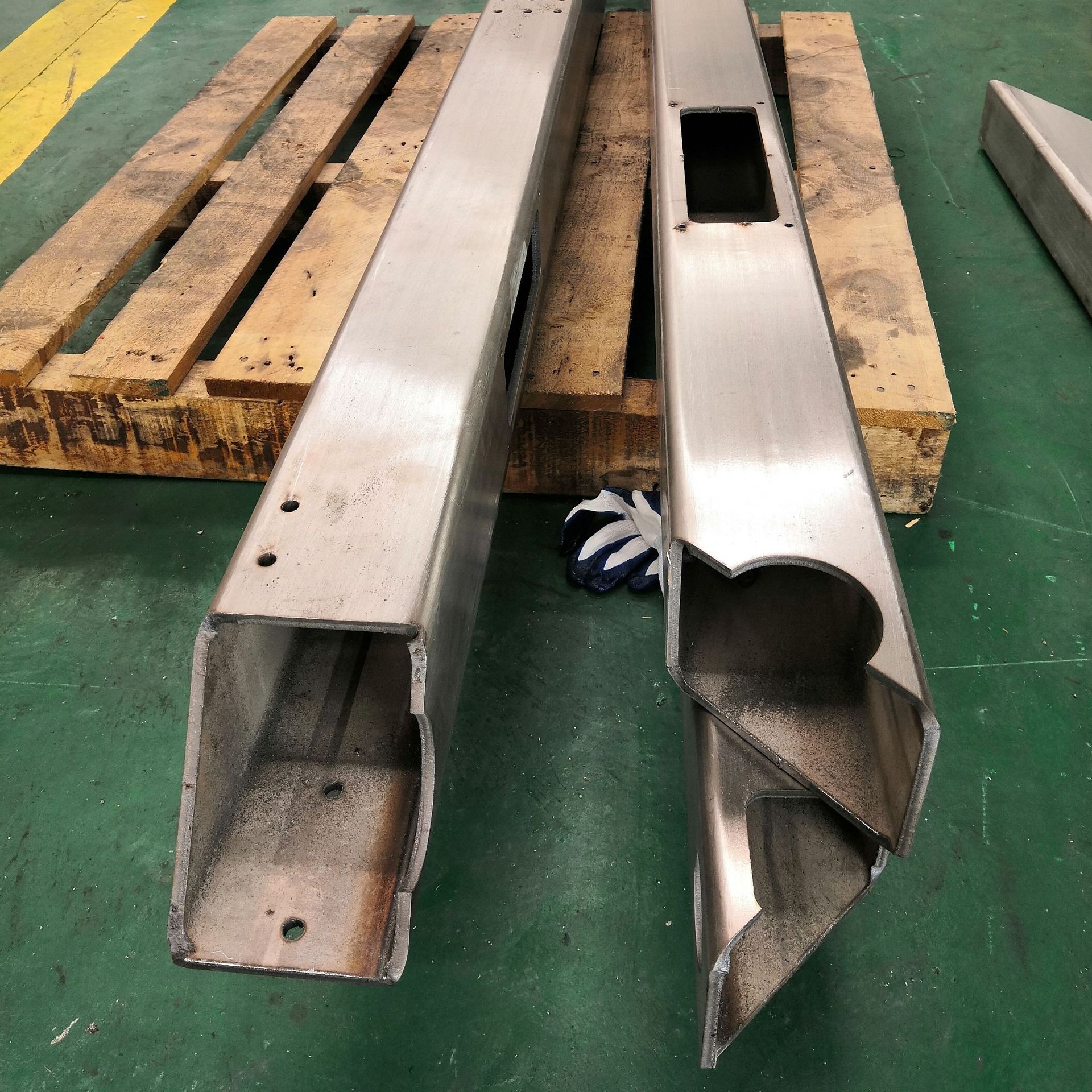 激光切管不锈钢镀锌铁管圆管方管切割打孔开槽斜口切半圆镂空加工