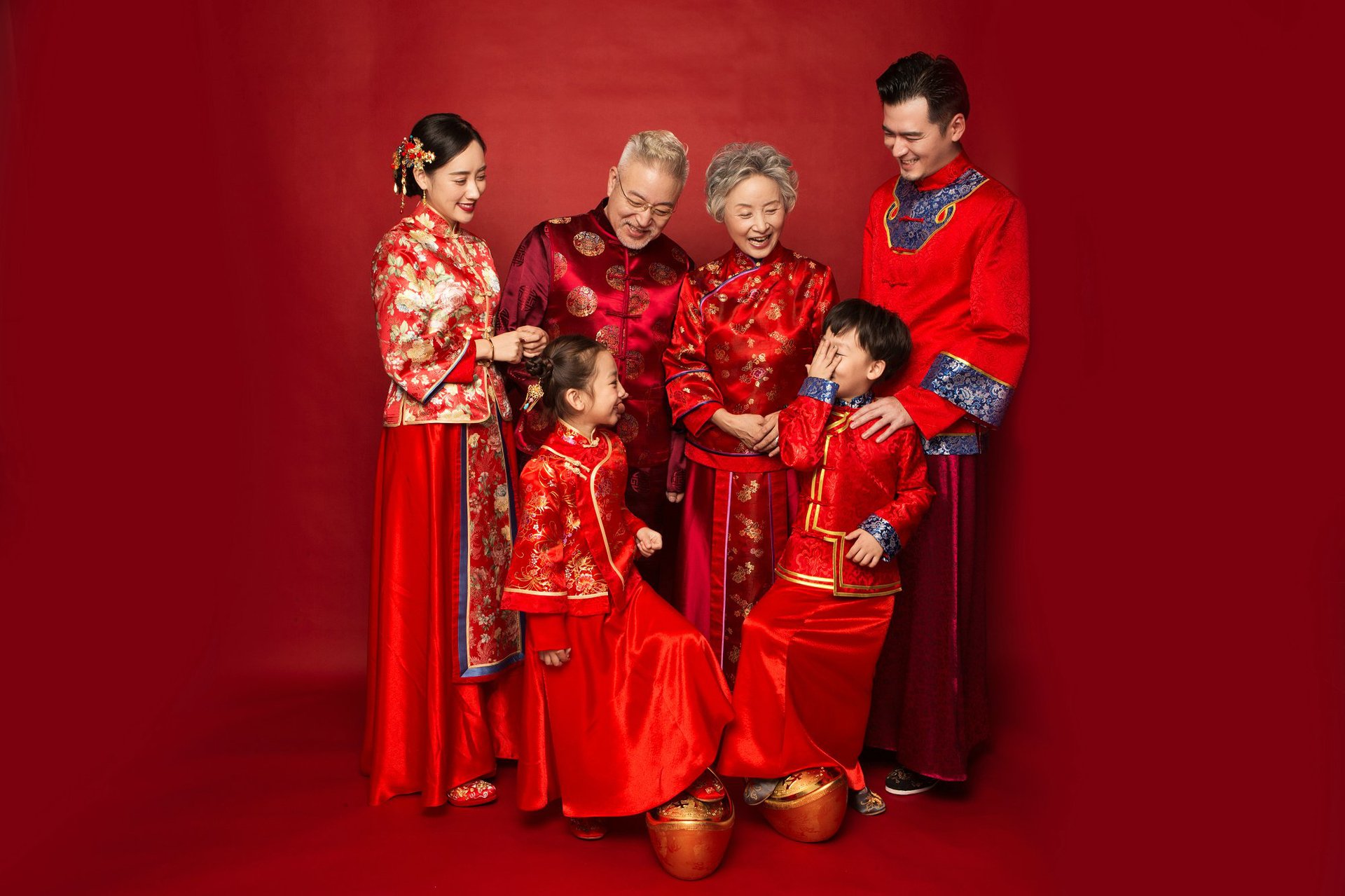 2020新款影楼全家福拍照亲子装时尚一家六口中国风写真摄影服装