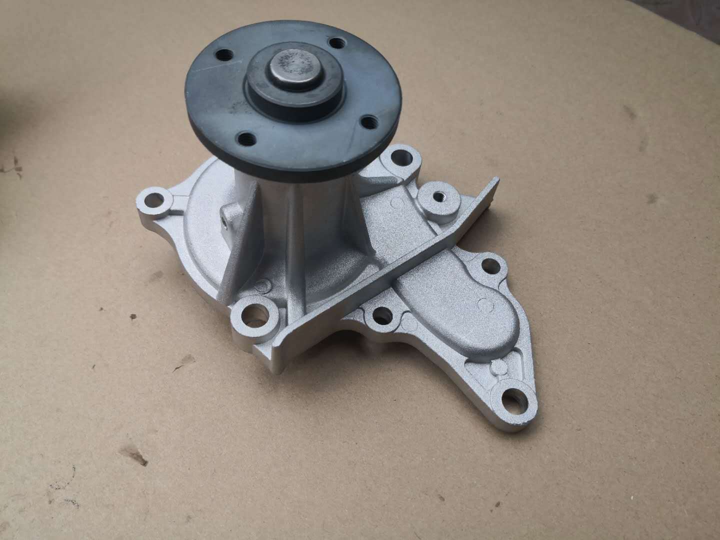 发动机冷却泵 汽车水泵日系gwt58a 1505019046 1611019045