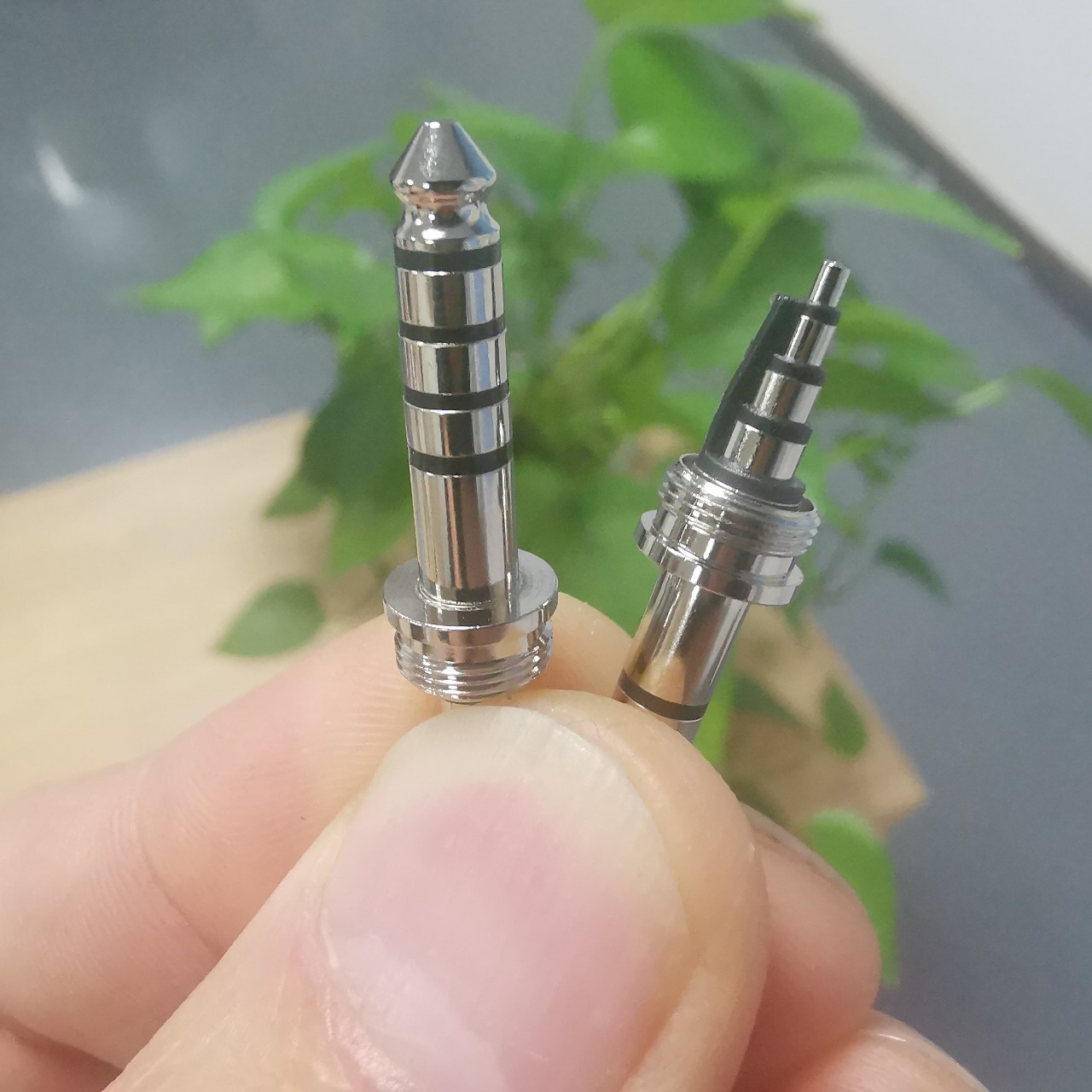 宏创兴工厂4.4mm平衡插头 五极插头 欧亚德螺牙 5级耳机插针