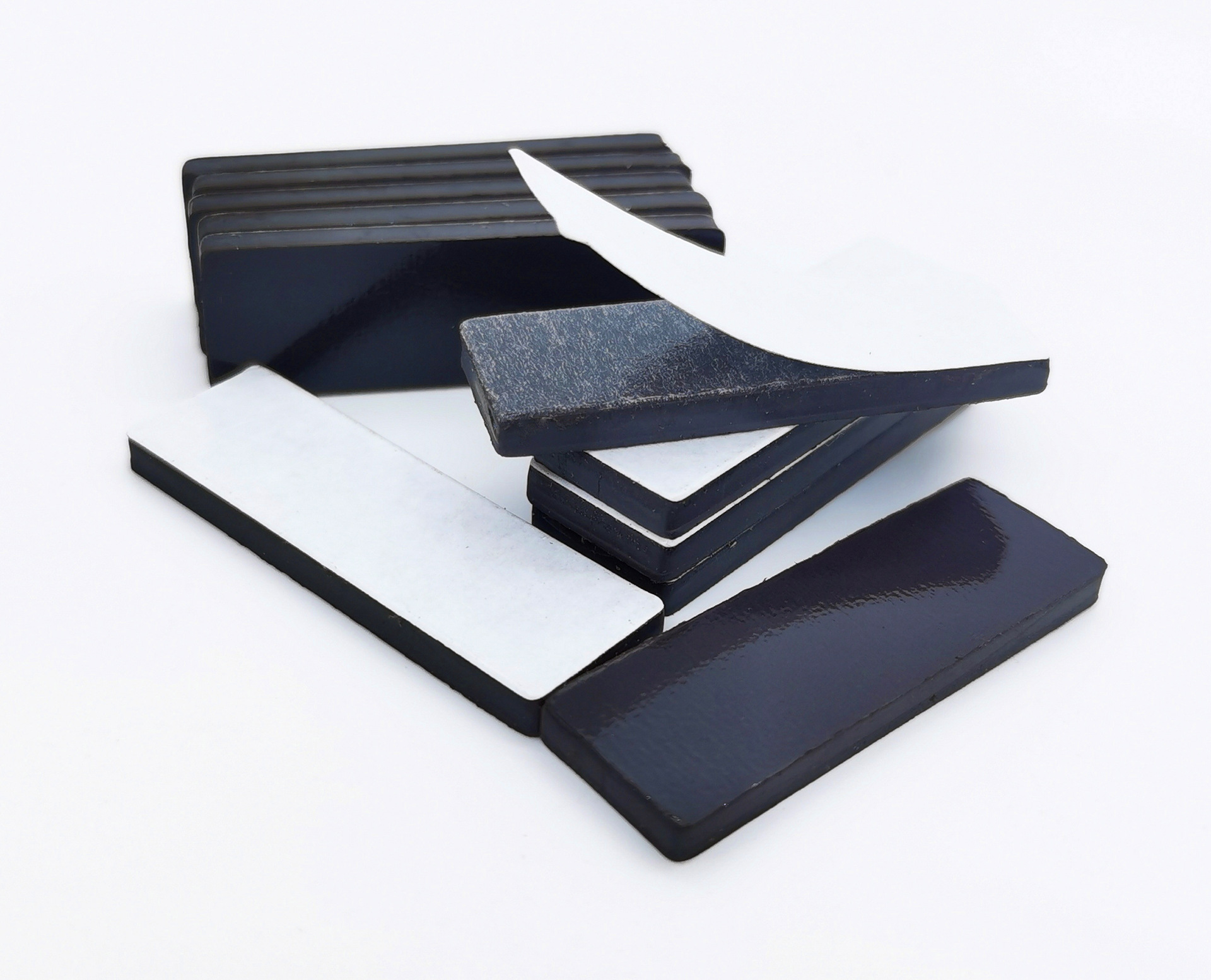 橡胶磁片定制 长方形40*13*3背胶磁条同性模切单面过油强力磁铁片