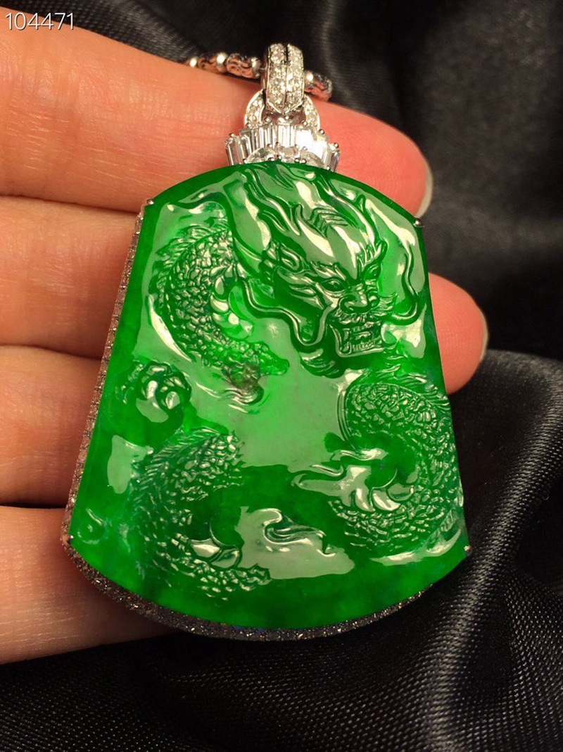 新款冰种帝王绿翡翠男士龙牌吊坠 男士18k金镶嵌冰种翡翠吊坠项链