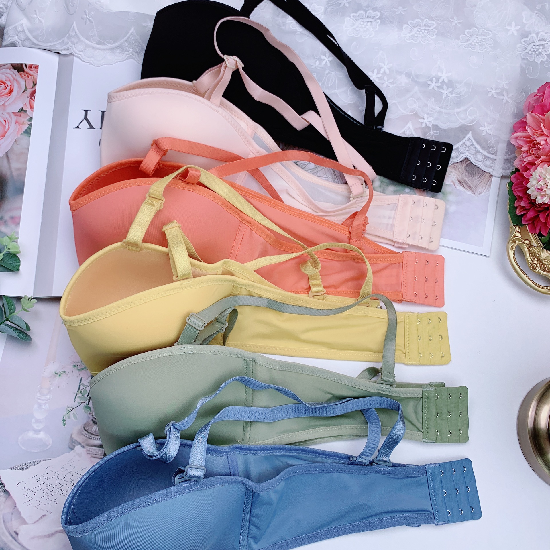 厂家批发无肩带文胸无钢圈学生少女文胸薄款聚拢防滑隐形抹胸内衣