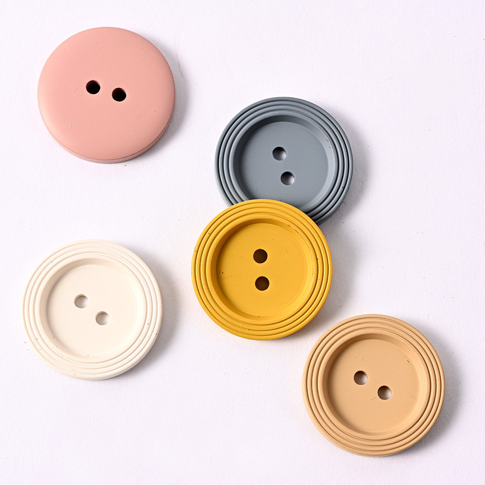 Factory Direct Sales Resin Spray Paint Button Coat Clip Color Button Woolen Coat Sweater Button round Two-Eye Spot