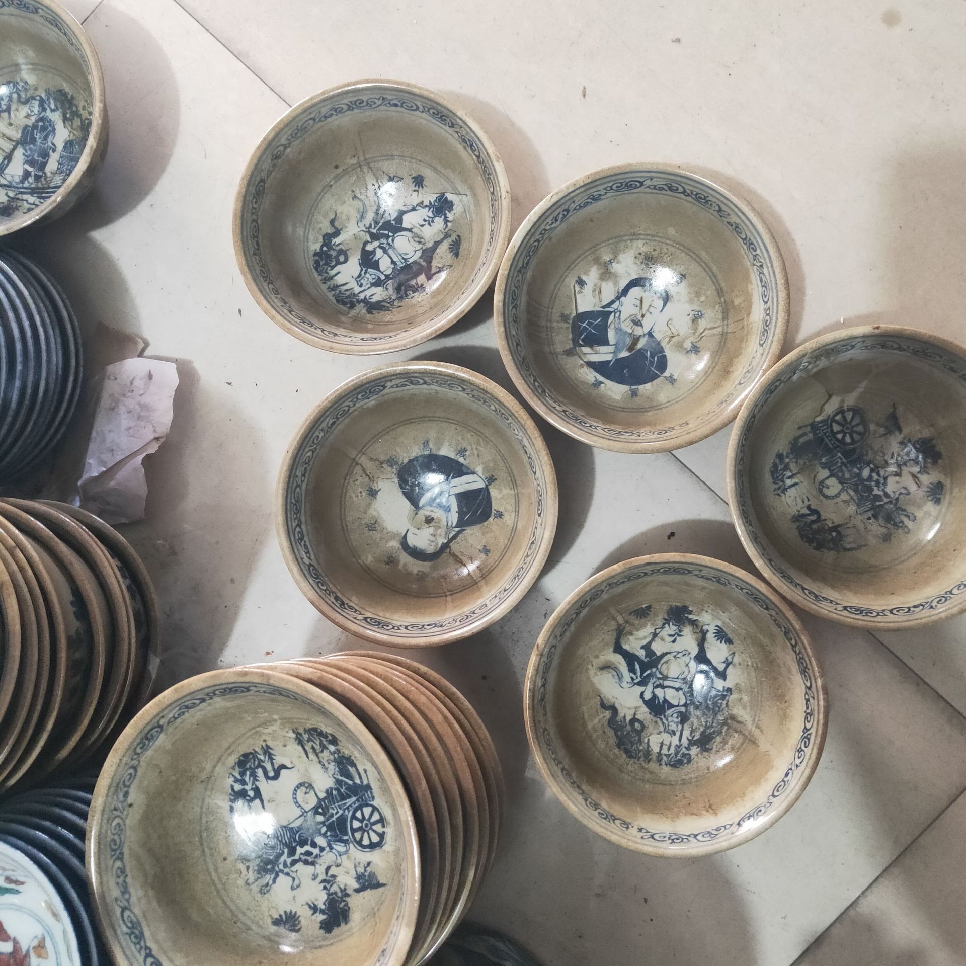 家居古玩杂件批发做旧仿古瓷器青花碗摆件仿古人物碗景区地摊货源