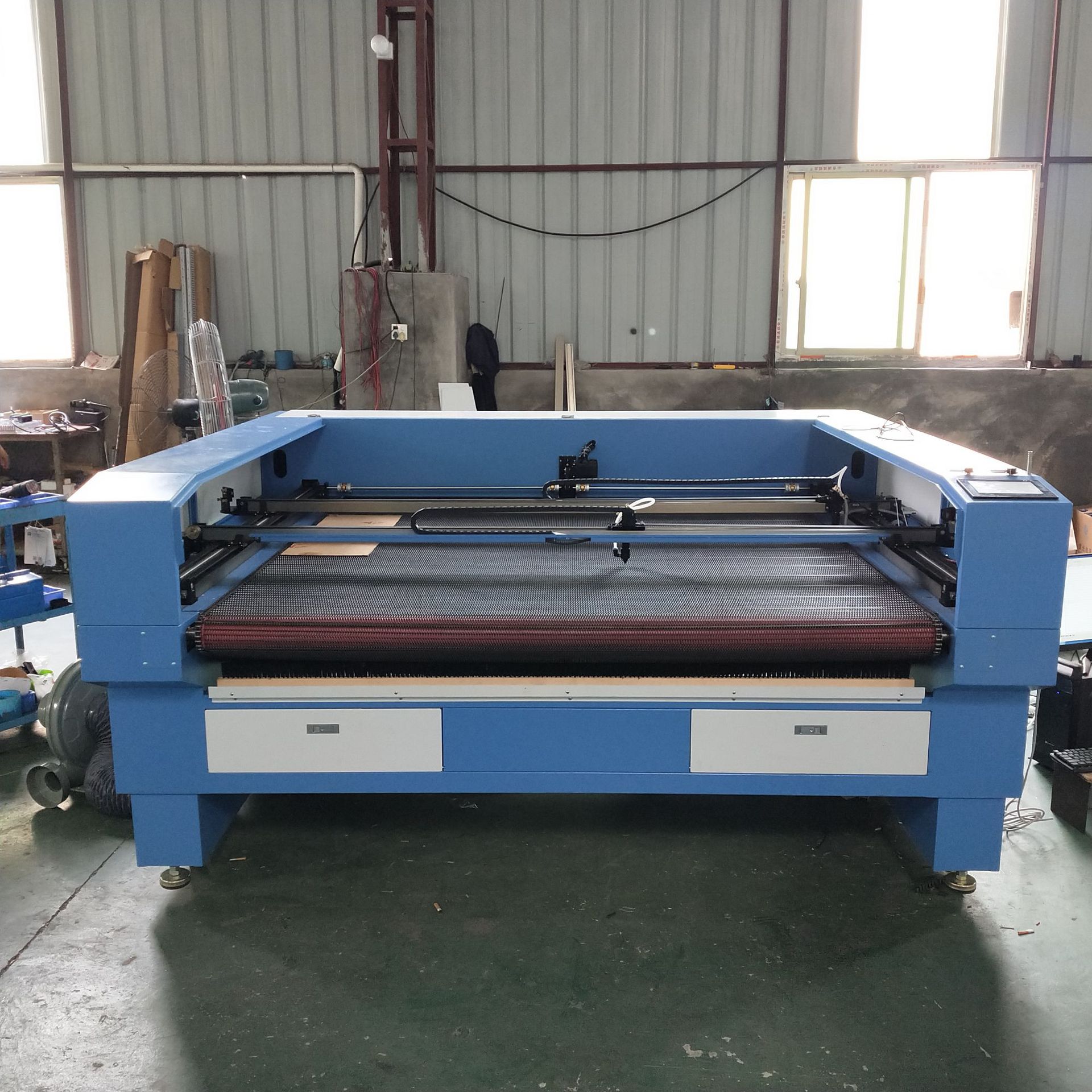 1830连续送料无纺布激光切割机激光裁布机大型布料裁床