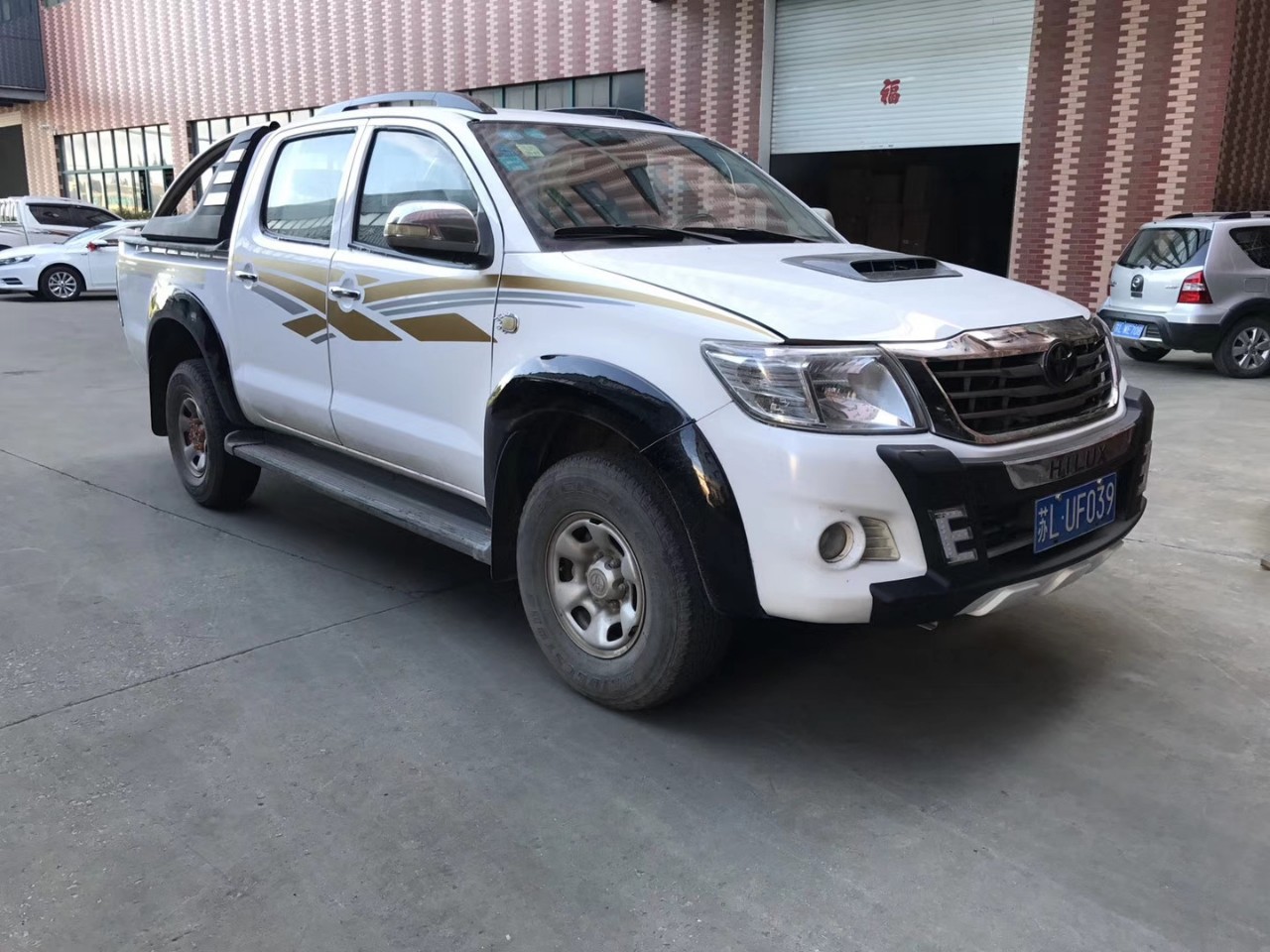 汽车改装通用宽体轮眉碳纤维防刮贴装饰橡胶轮眉防擦条汽车防撞条