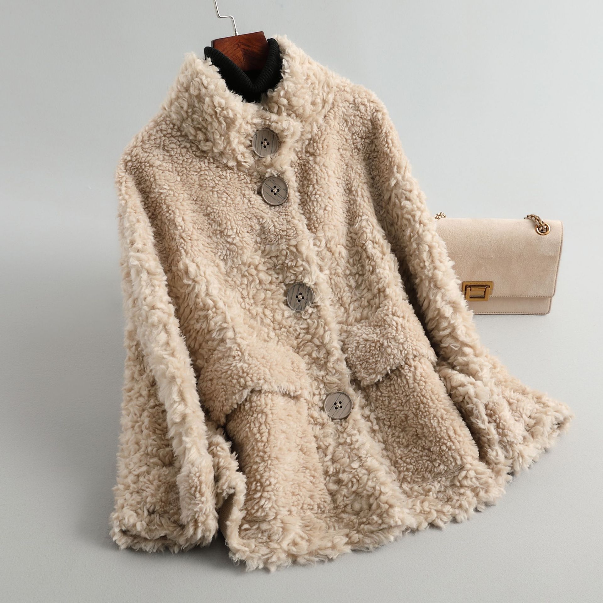 卡拉卷羊羔毛外套女短款颗粒2019反季皮毛一体大衣羊剪绒海宁皮草