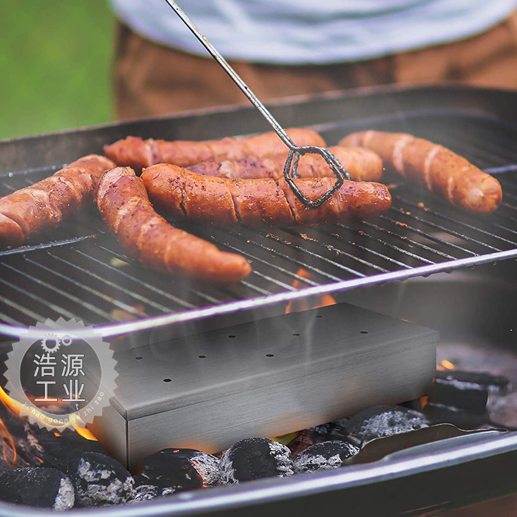 户外烧烤工具不锈钢熏肉盒 木炭香料烟盒烟熏盒烤工具 bbq工具