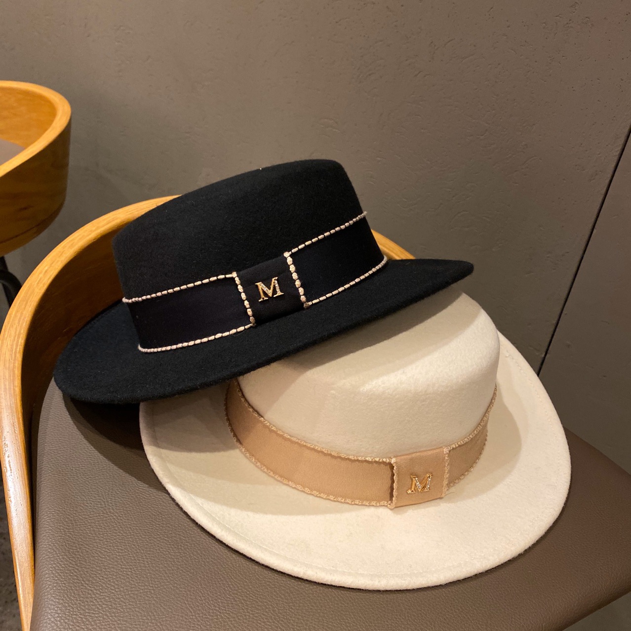 网红同款秋冬羊毛呢法式名媛白色平顶礼帽女英伦复古时尚赫本帽子