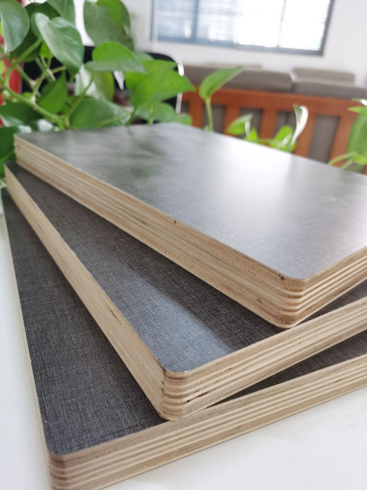 三聚氰胺多层实木布纹免漆板eo厂家供应25厘杨按木多层家具板