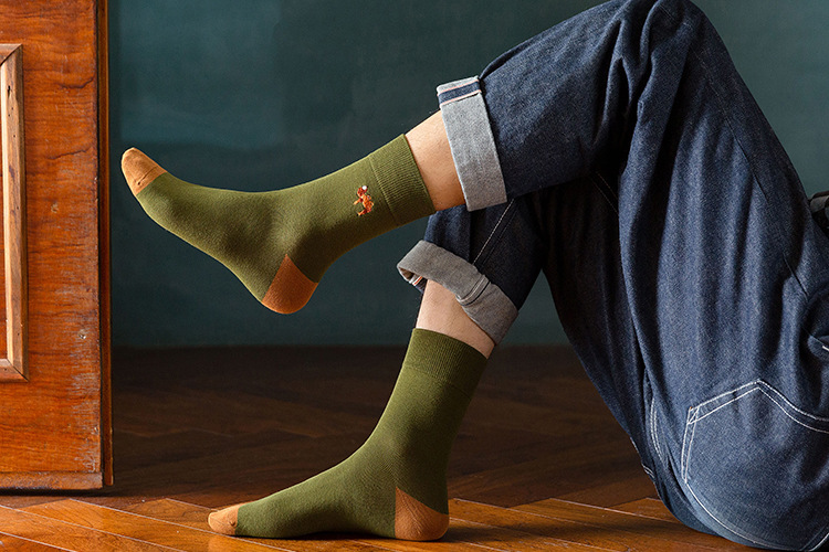 花田靴下2020秋冬新款男士中筒袜子布标男袜子刺绣运动袜厂家批发