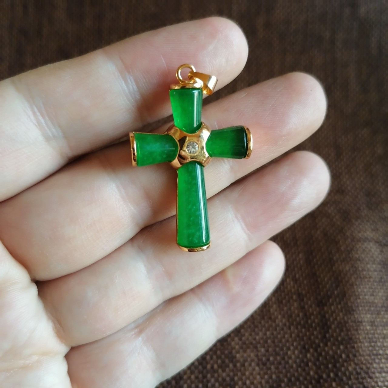 缅甸满绿翡翠色十字架吊坠925银镶嵌祖母绿翡翠色十字架男女款