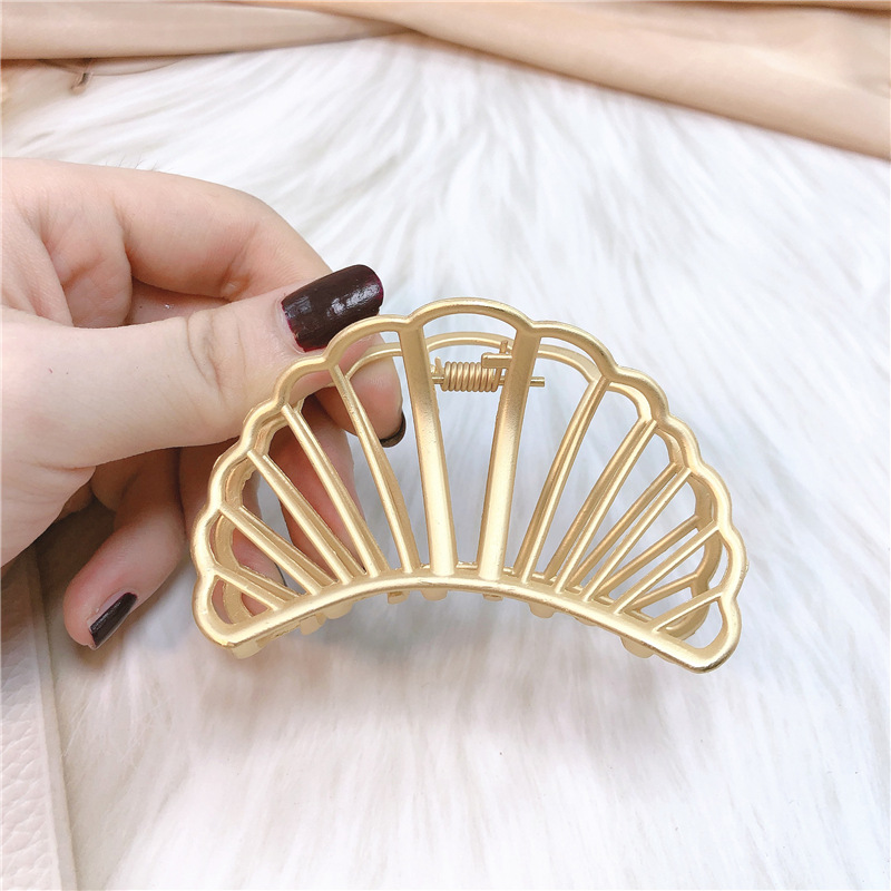 Korean-Style Elegant Asian Gold Hollow Geometry Grip Elegant Back Head Half Tie up a Bun Hairstyle Shower Updo Side Clip for Women