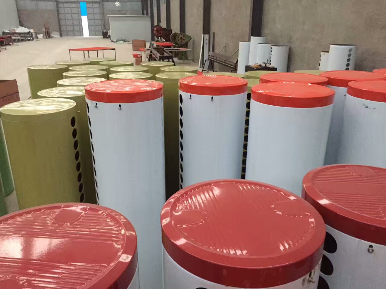 不锈钢太阳能家用太阳能水桶保温水桶太阳能热水器太阳能水箱