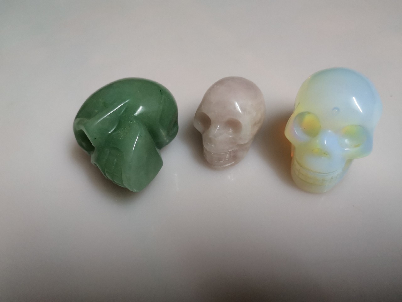 骷髅头粉水晶礼品半宝石人造石彩石万圣节饰品摆件恐怖人头骨工艺