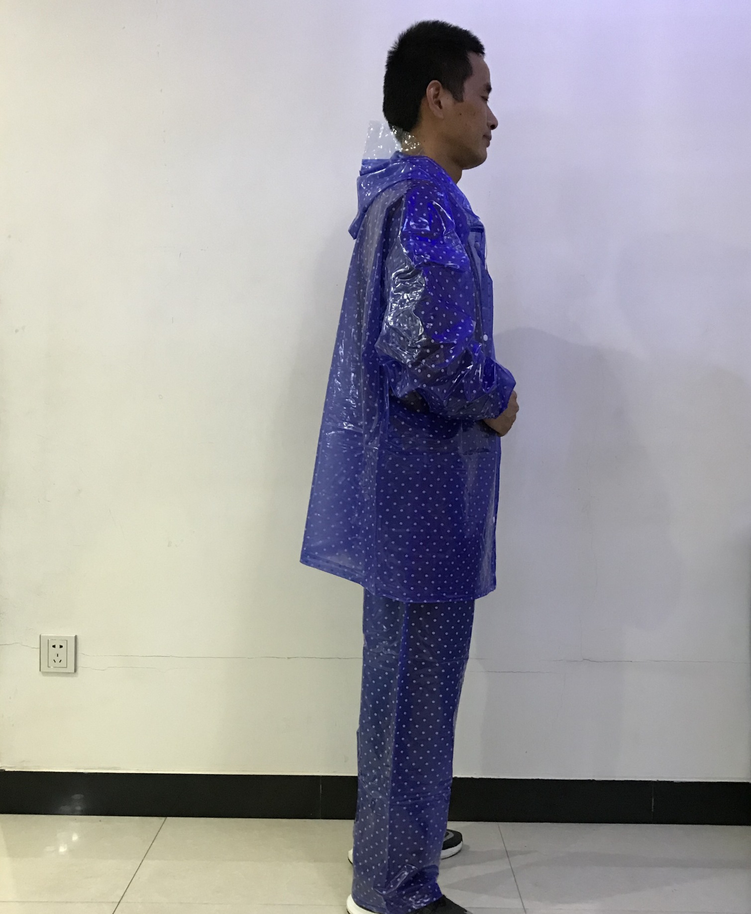 透明水晶套装雨衣.旅游雨衣.厂家直供质量保证