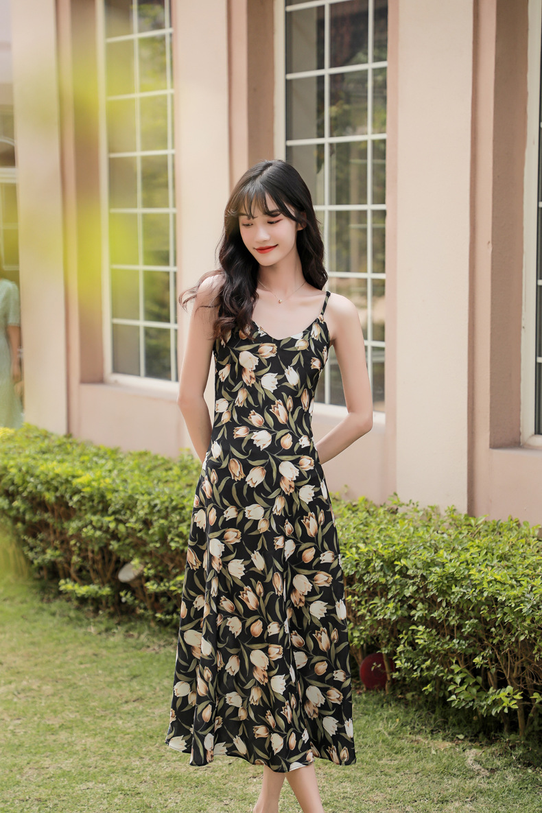 复古郁金香印花长裙女夏度假旅游大摆裙修身显瘦吊带连衣裙