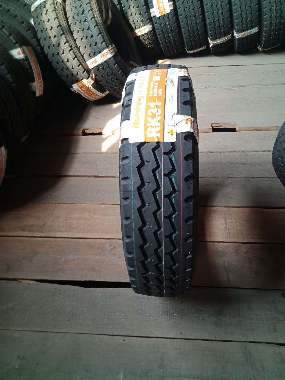 路得金轻卡轻客轮胎 8.25r16lt rk31 16pr