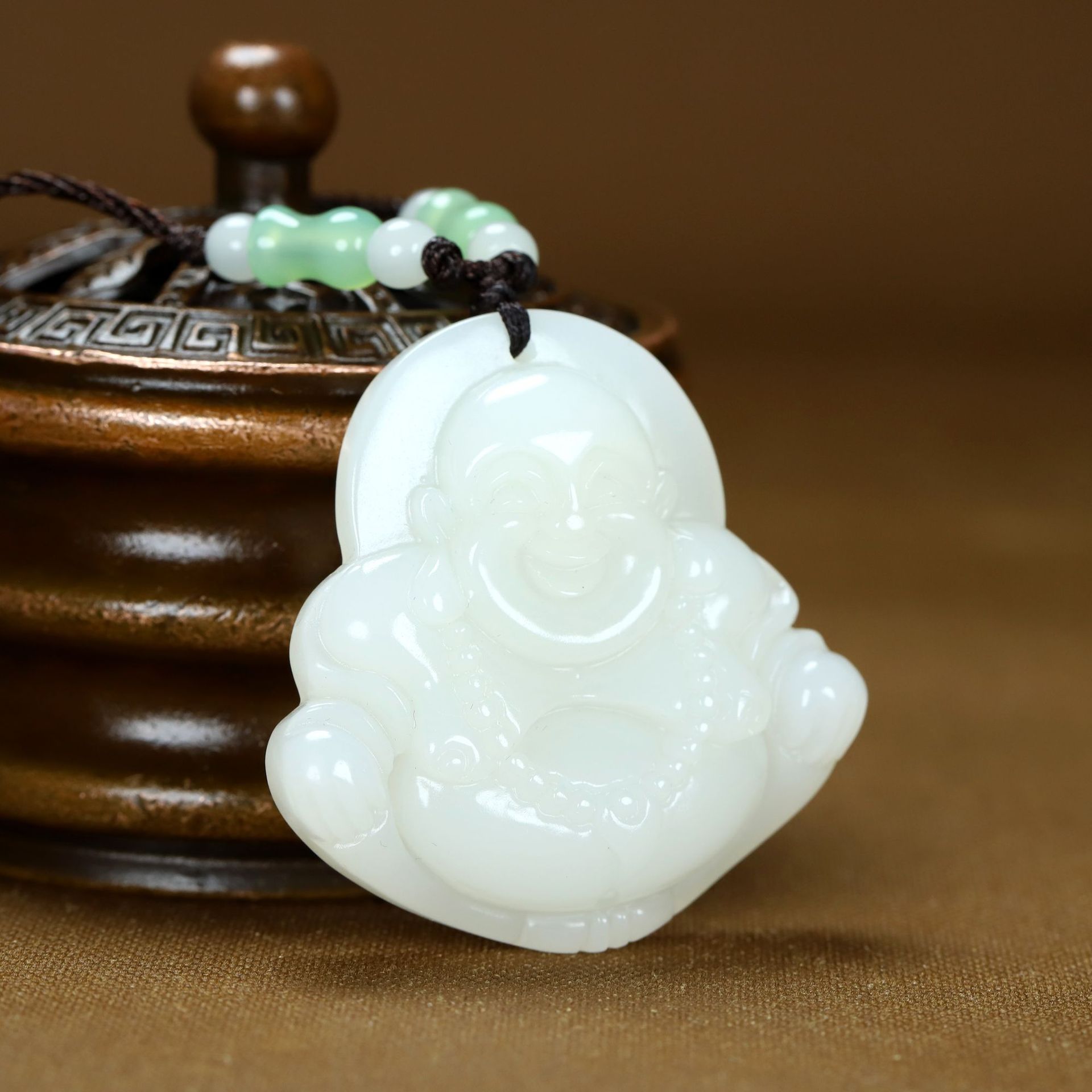 批发新疆外蒙料仿和田玉羊脂级白玉吊坠观音弥勒佛挂件会销款玉器