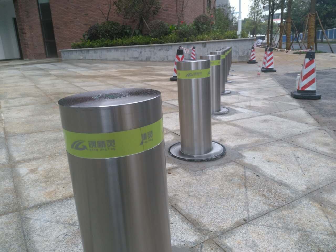 湖北电动升降阻车器  遥控升降柱 学校阻车升降路桩 湖北路障图片