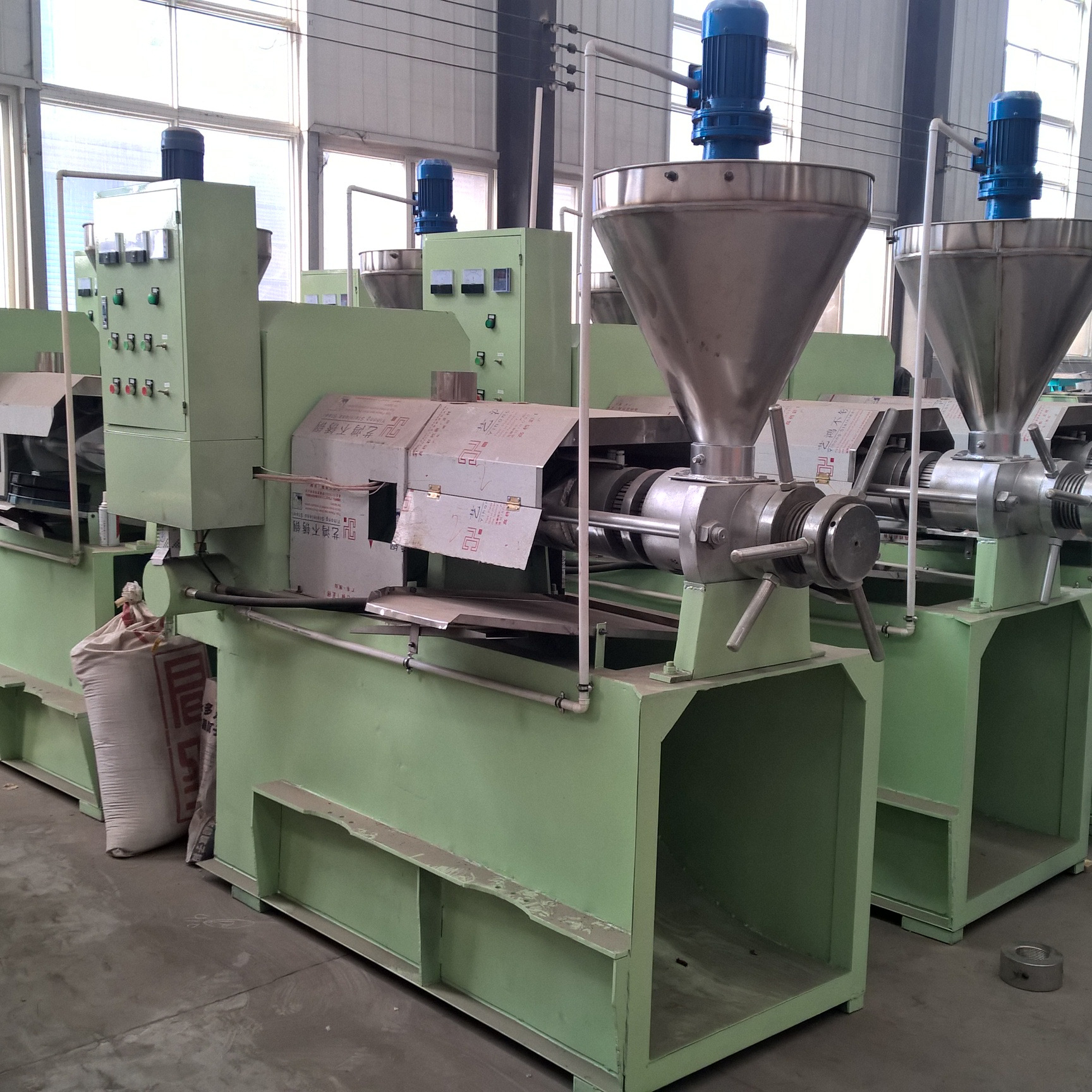 全自动螺旋花生大豆榨油机 冷热两用植物油榨油机 葵花籽榨油机