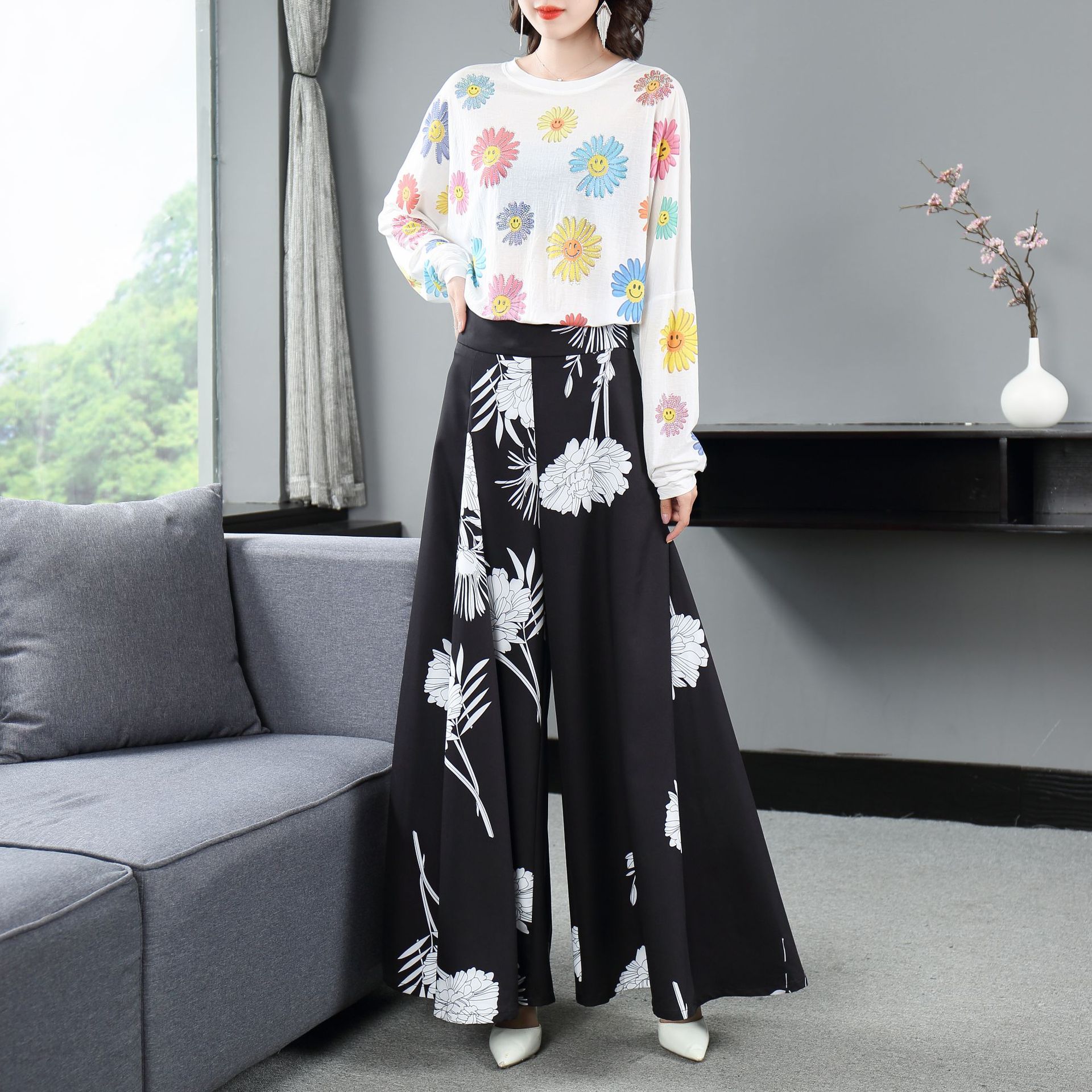 zy2020夏季女装宽松版菊花印花烫钻长袖t恤 印花阔腿裤裙裤两件套