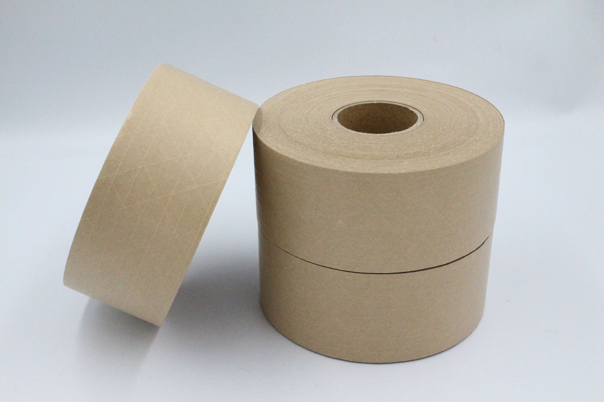 高粘湿水加筋牛皮纸封箱印字胶带强力自粘有线牛皮纸夹筋牛皮纸胶