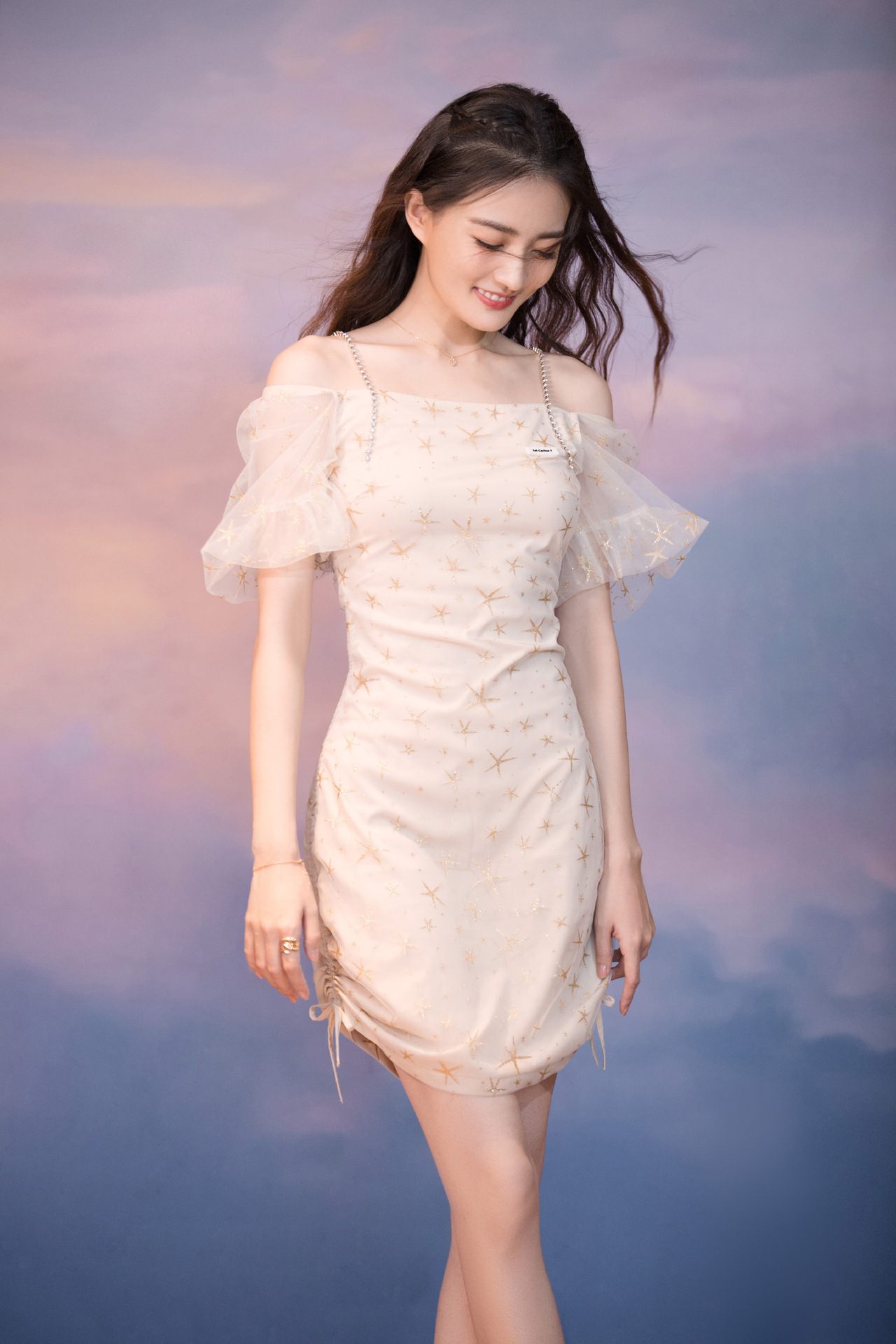 徐璐明星同款钻石吊带一字肩网纱泡泡袖修身连衣裙2020夏季新女装