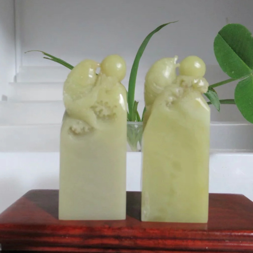 精品青田石封门青灯光冻年年有鱼纽章金石篆刻印章扁章一对配礼盒