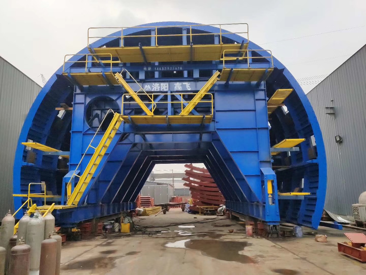 隧道仰拱混凝土施工专用液压自行式仰拱栈桥