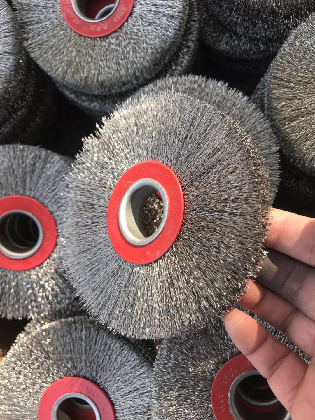 厂家大量供应优质工业毛刷管道去锈去毛刺抛光钢丝轮滚轮刷子定制