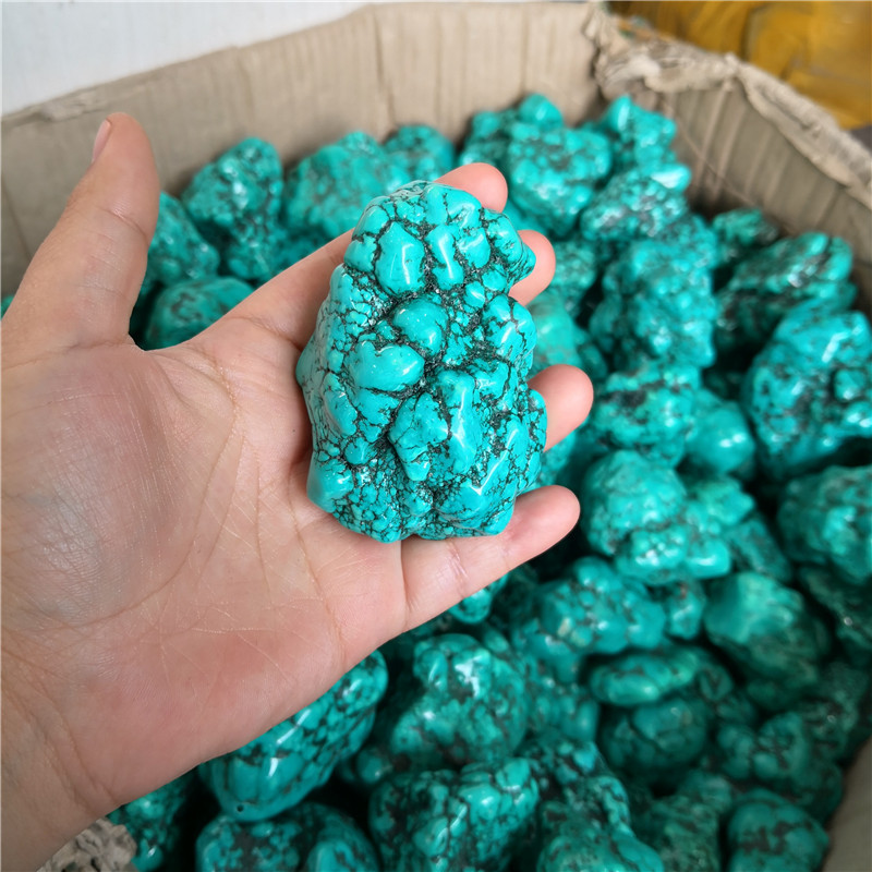 天然菱镁矿绿松石随形吊坠毛料男女款原石项坠水滴手把件摆件