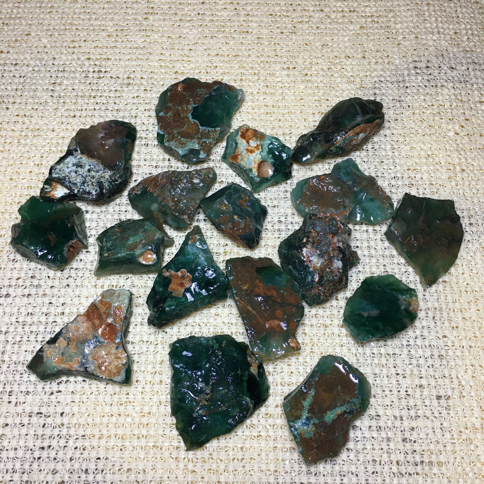 6a玉石翡翠绿宝石莫桑比克冰种绿玉髓原石手链吊坠牌子把件戒面料