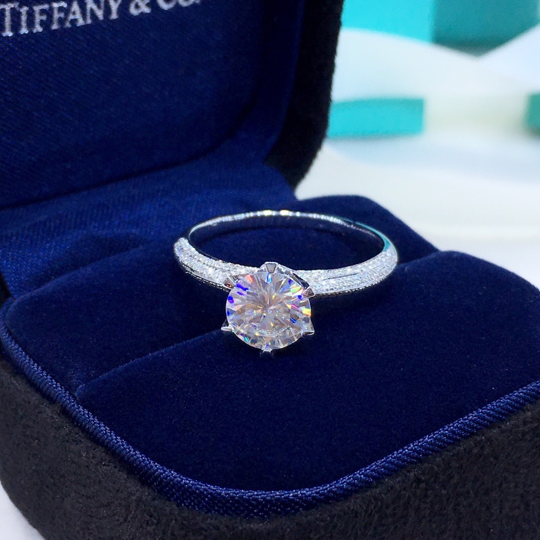 半壁江山款 正品莫桑钻戒指 d色莫桑钻 18k金 女戒 婚戒 过测钻笔