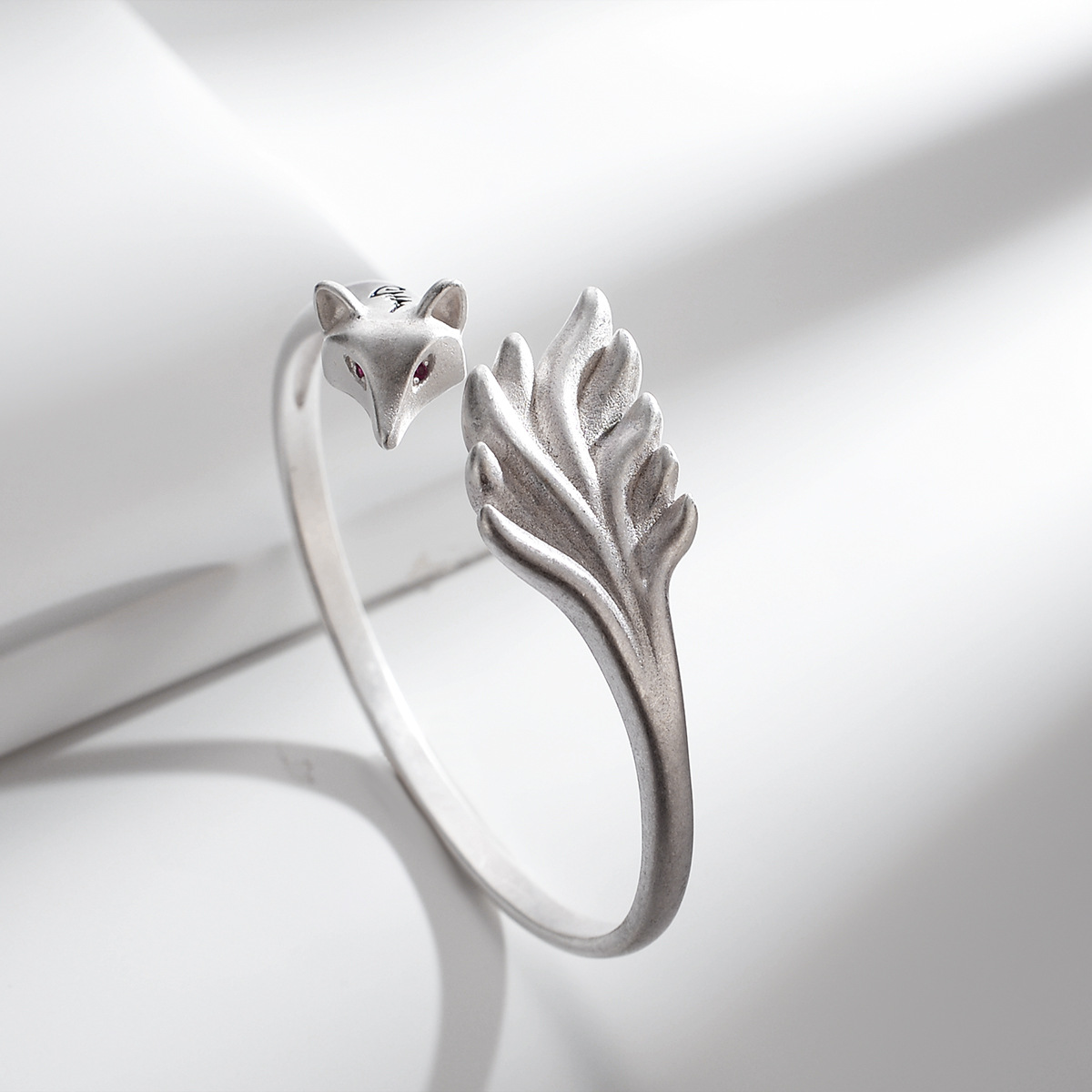 源头厂家一件代发狐狸手镯 福九尾狐白铜镀银手镯 批发银饰品礼物