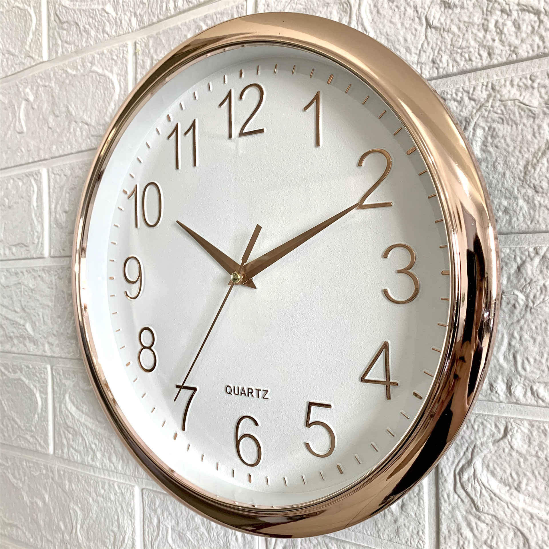 现代简约挂钟11寸客厅钟表静音塑料石英钟广告礼品钟钟面定制厂家