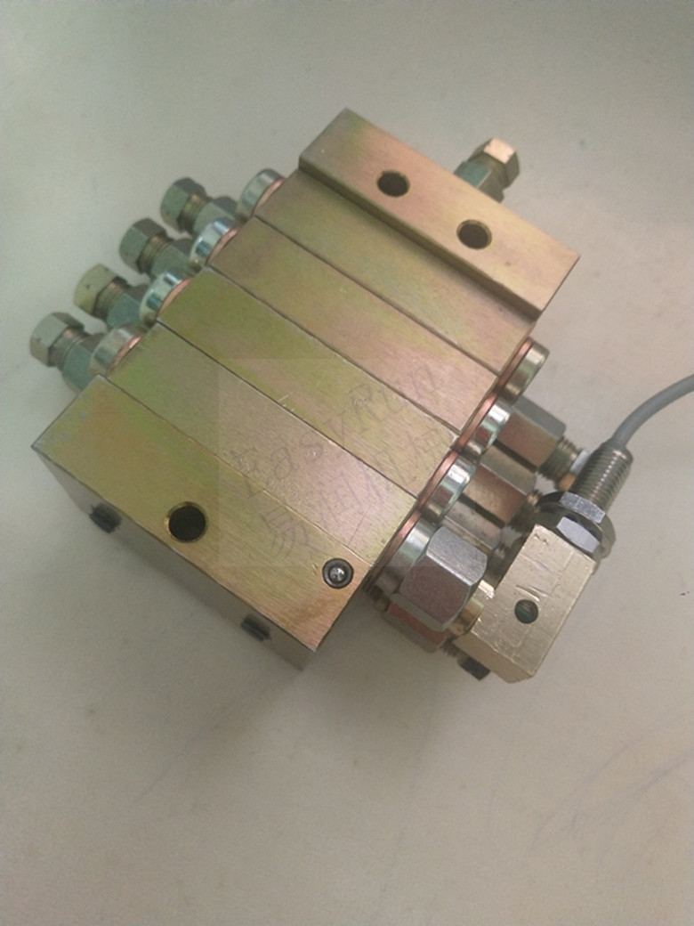 现货beka型同款冲床递进片式黄油分油器分配阀带检测