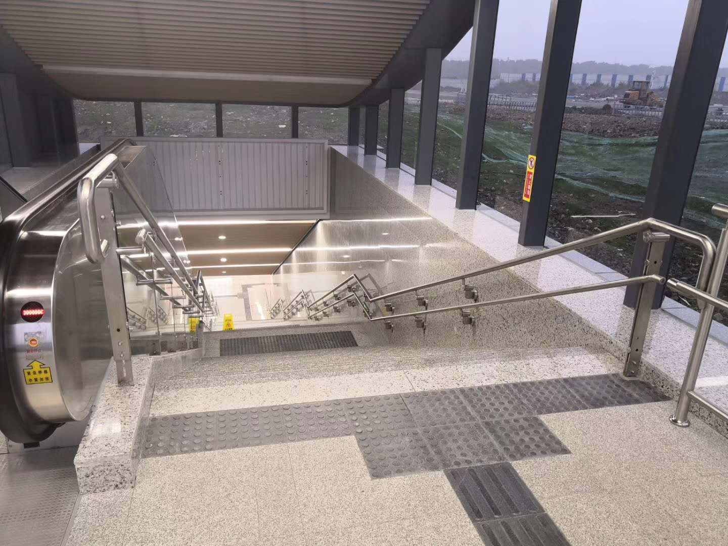 地铁靠墙扶手不锈钢栏杆配件