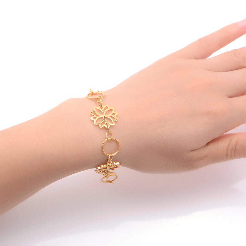 定制款创意圣诞雪花不锈钢手链 18k金色情侣钛钢手饰 规格可定制