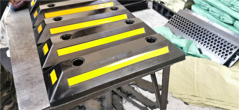 [厂家直销]橡胶定位器车库限位器车轮定位器汽车倒车止退器挡车器