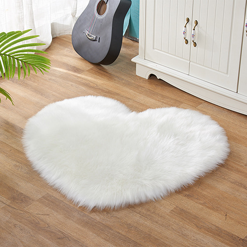 Wool-like Heart-Shaped Carpet Living Room Home Floor Mat Cute Heart Plush Sofa Cushion Cute Decoration