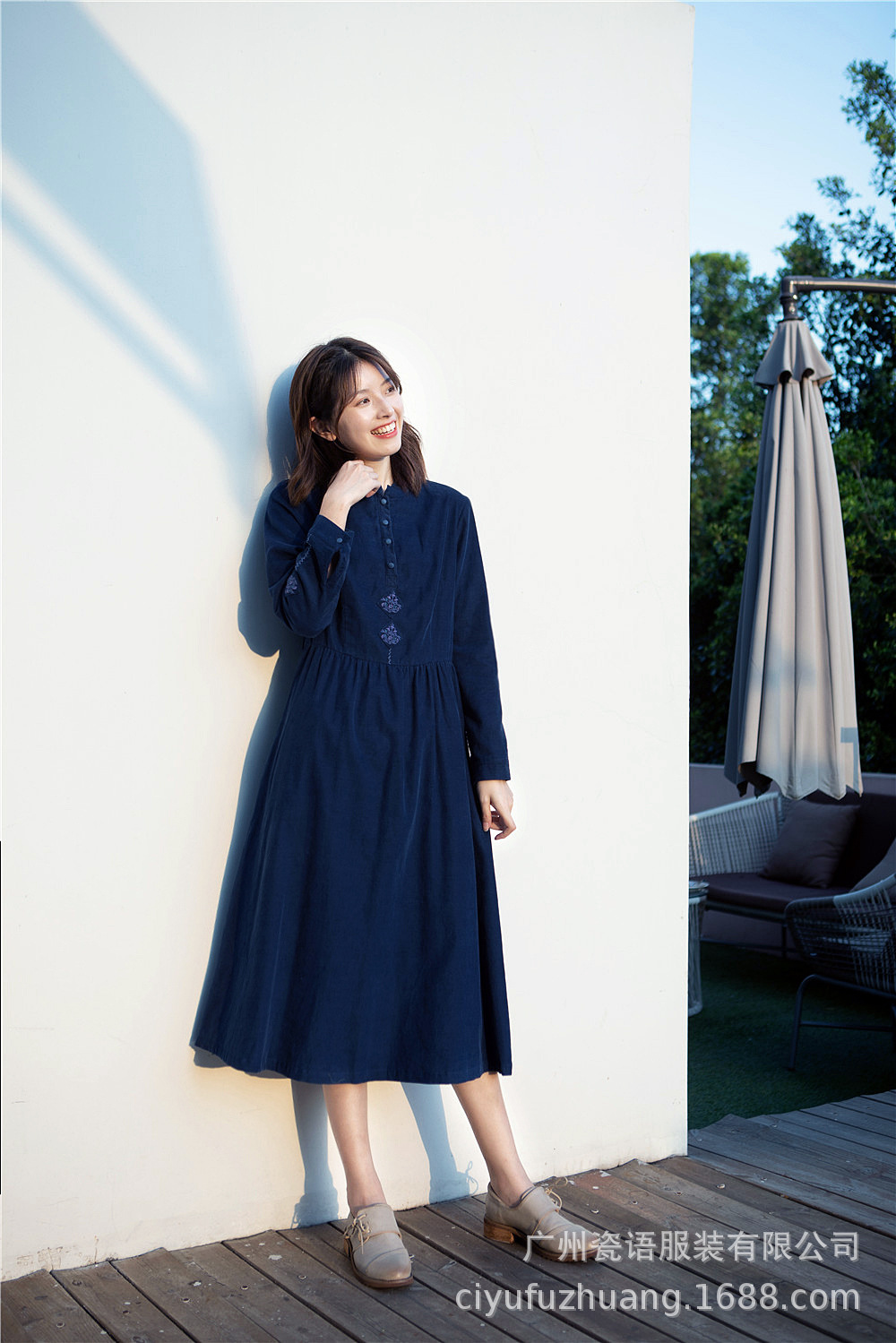 瓷语2020秋装新款灯芯绒长袖连衣裙 刺绣宫廷风裙子 下单询价