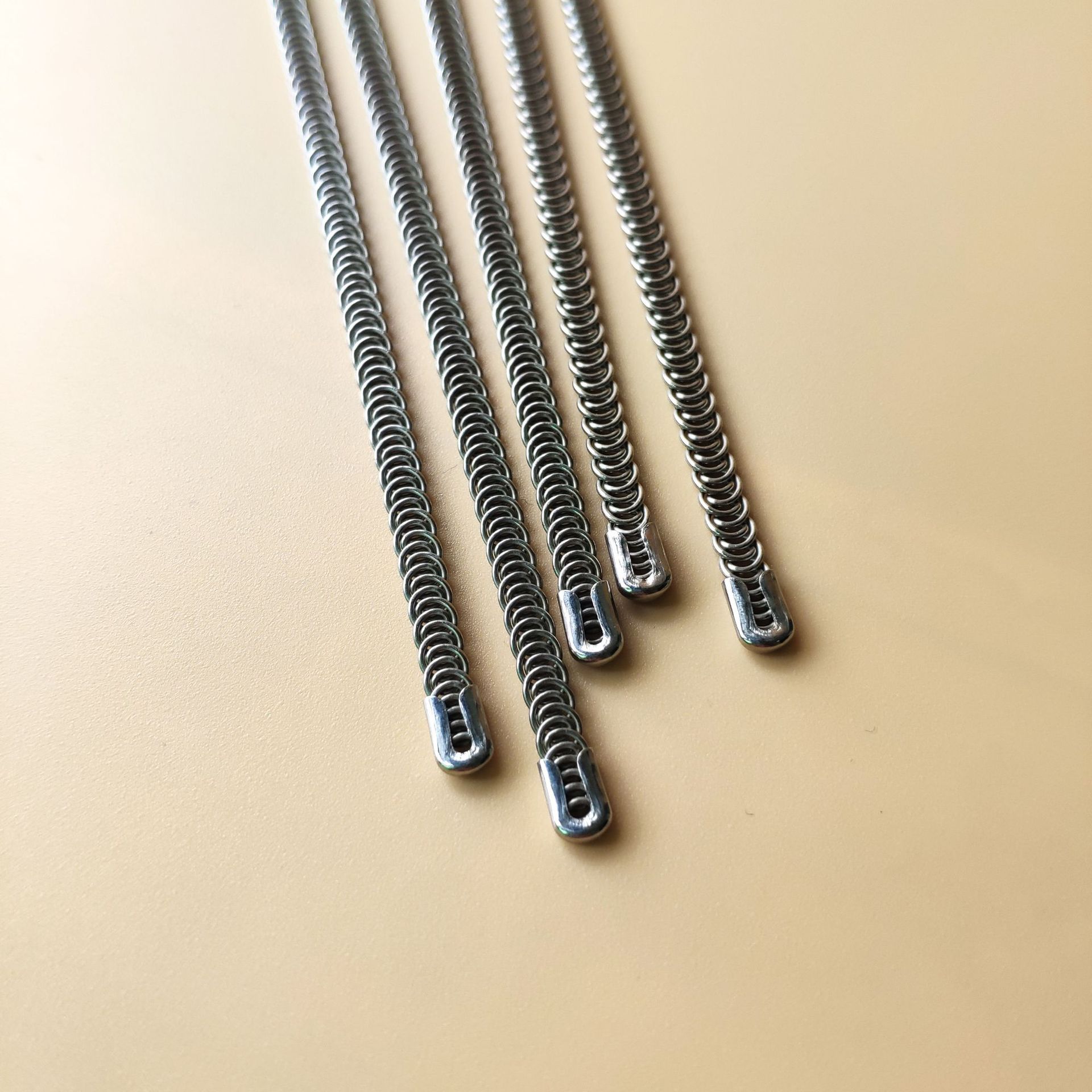 现货供应5mm镀锌钢骨 304钢弹簧条鱼鳞骨 塑身衣金属鱼骨