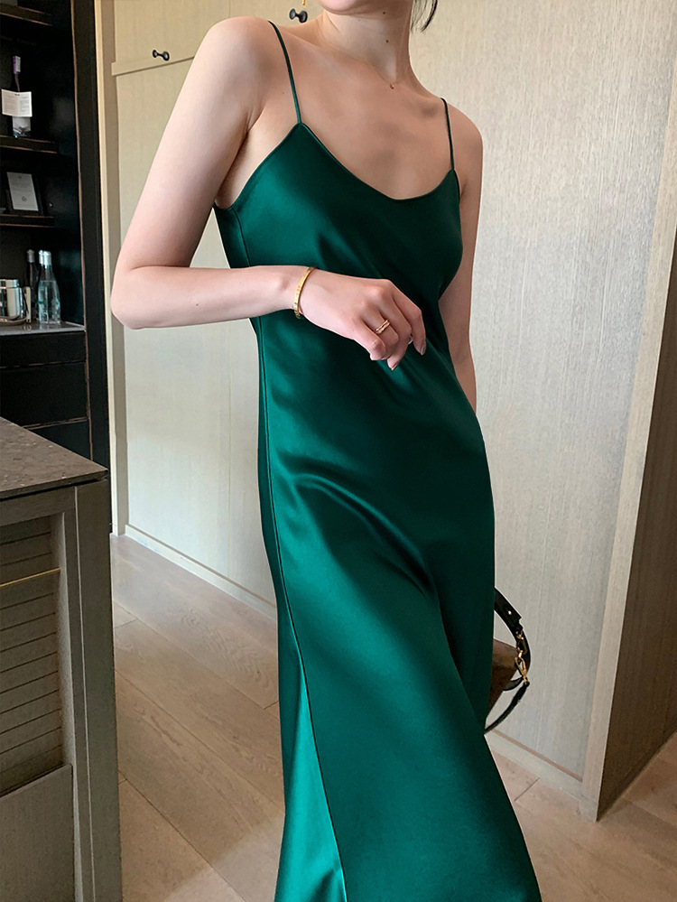 高端缎面三醋酸吊带连衣裙女 宽松百搭显瘦裙子珠光抖音a字长裙子
