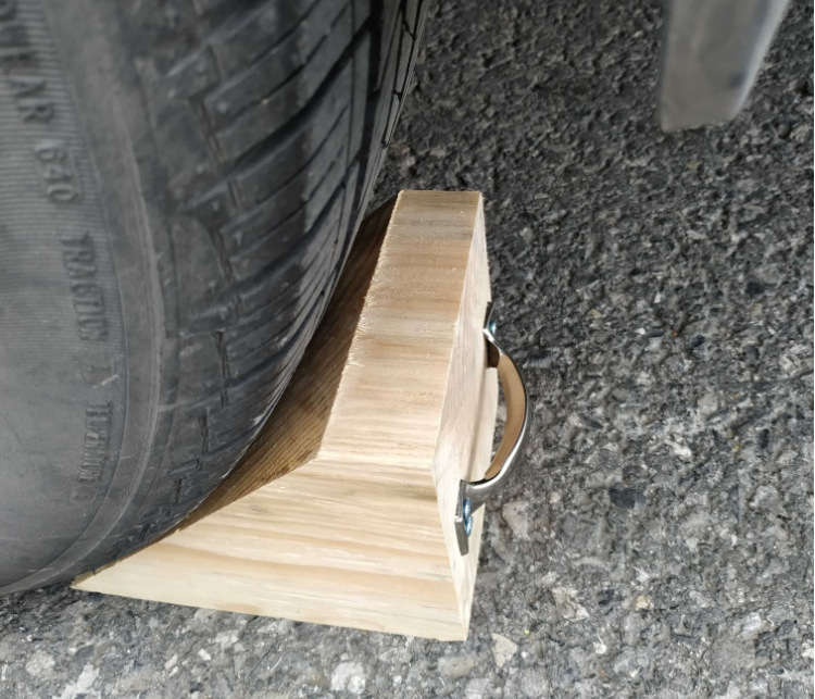汽车三角木实木止退器挡轮胎定位器停车止阻器防滑三角木块固定器