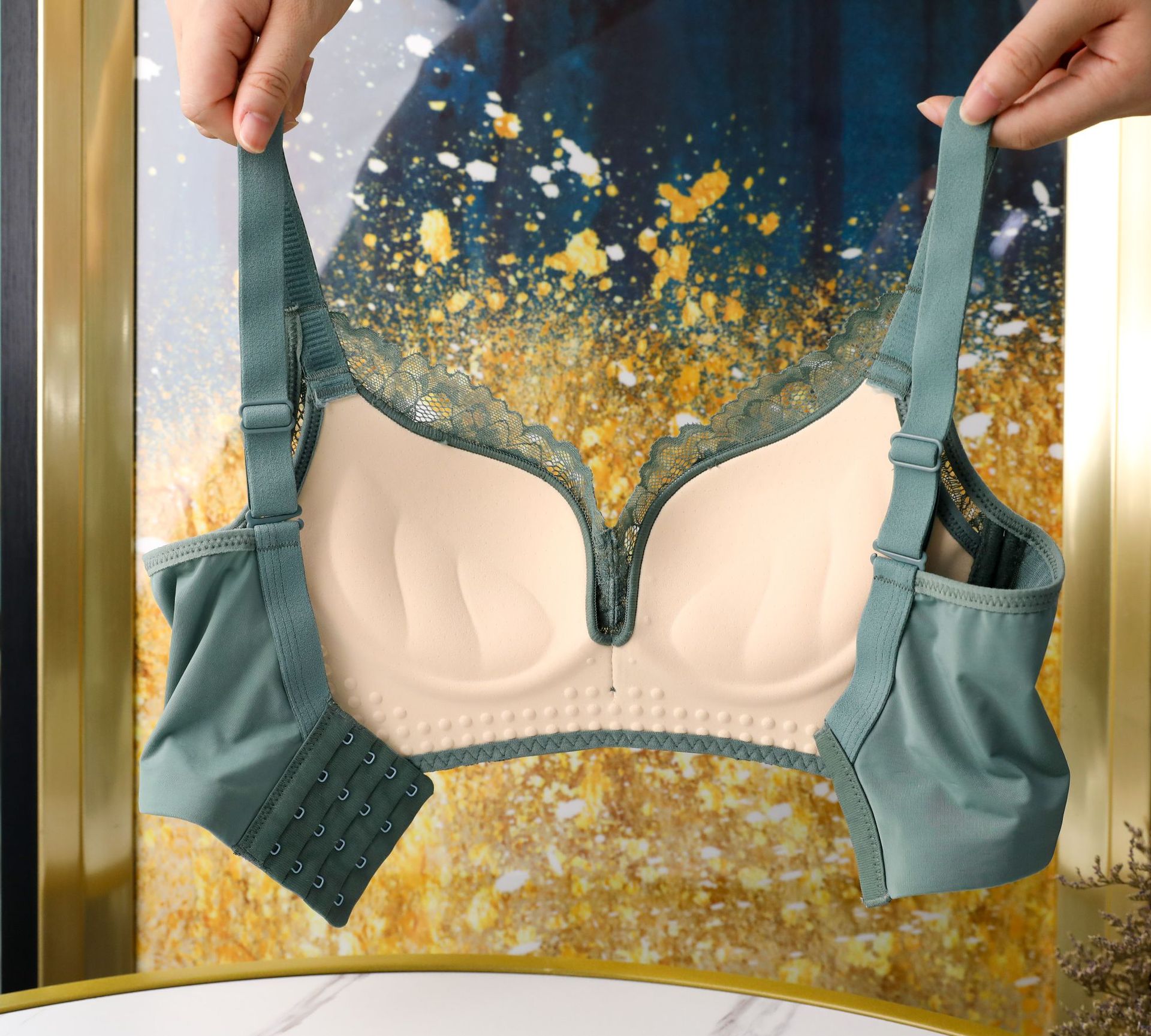 新品性感蕾丝内衣舒适小胸中厚调整型聚拢文胸薄款少女内衣胸罩