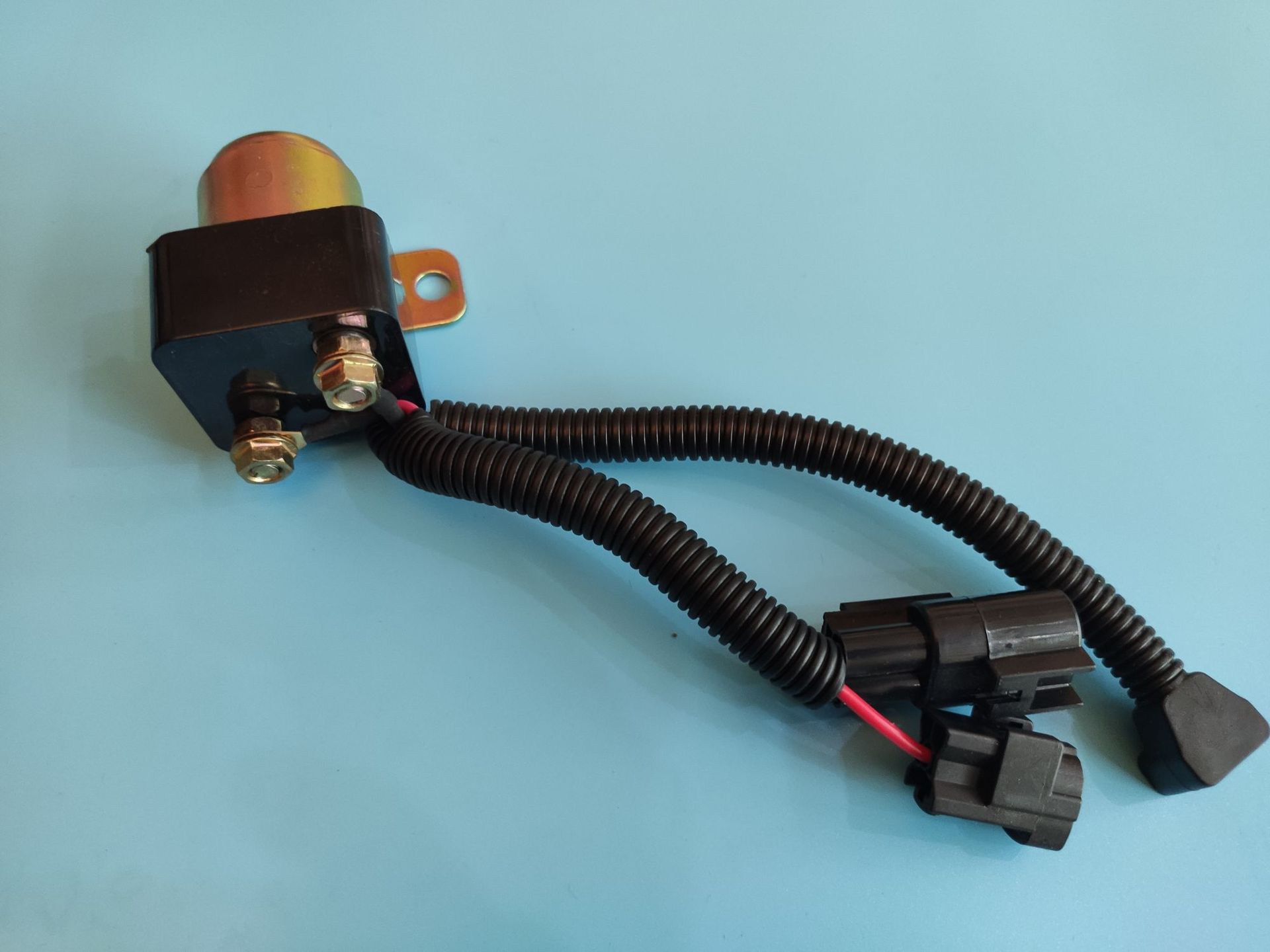 豪沃a7驾驶室翻转启动继电器/液压泵举升继电器