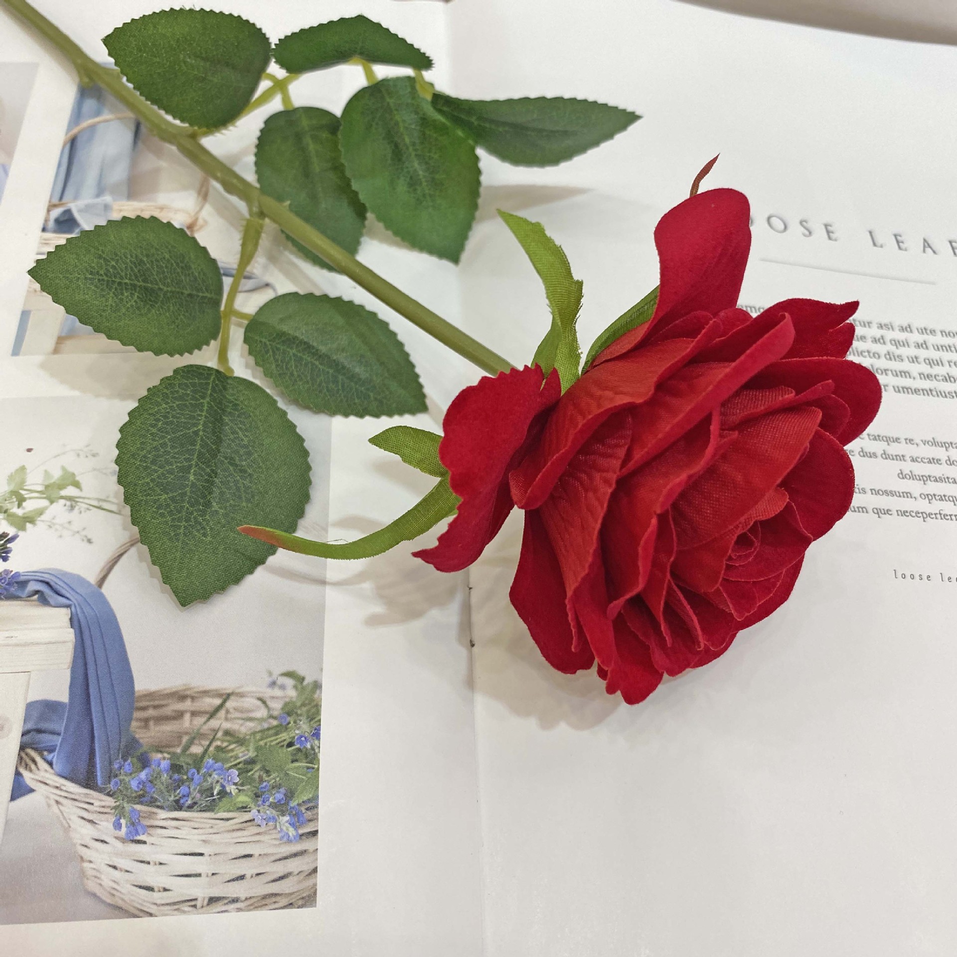 单支红玫瑰高档绒布仿真花家居装饰摆件假花仿真植物拍照道具